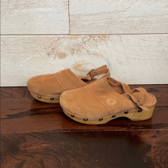 LMDI Collection Girls Brown Suede Studded Clogs - Picture 4 of 6